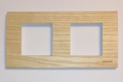 Legrand | N4802/2LFR ����� �� 2+2 ������ ����� Bticino