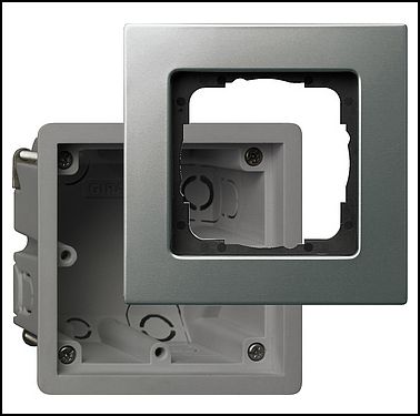 GIRA | 2883203  3- c      E22 Gira